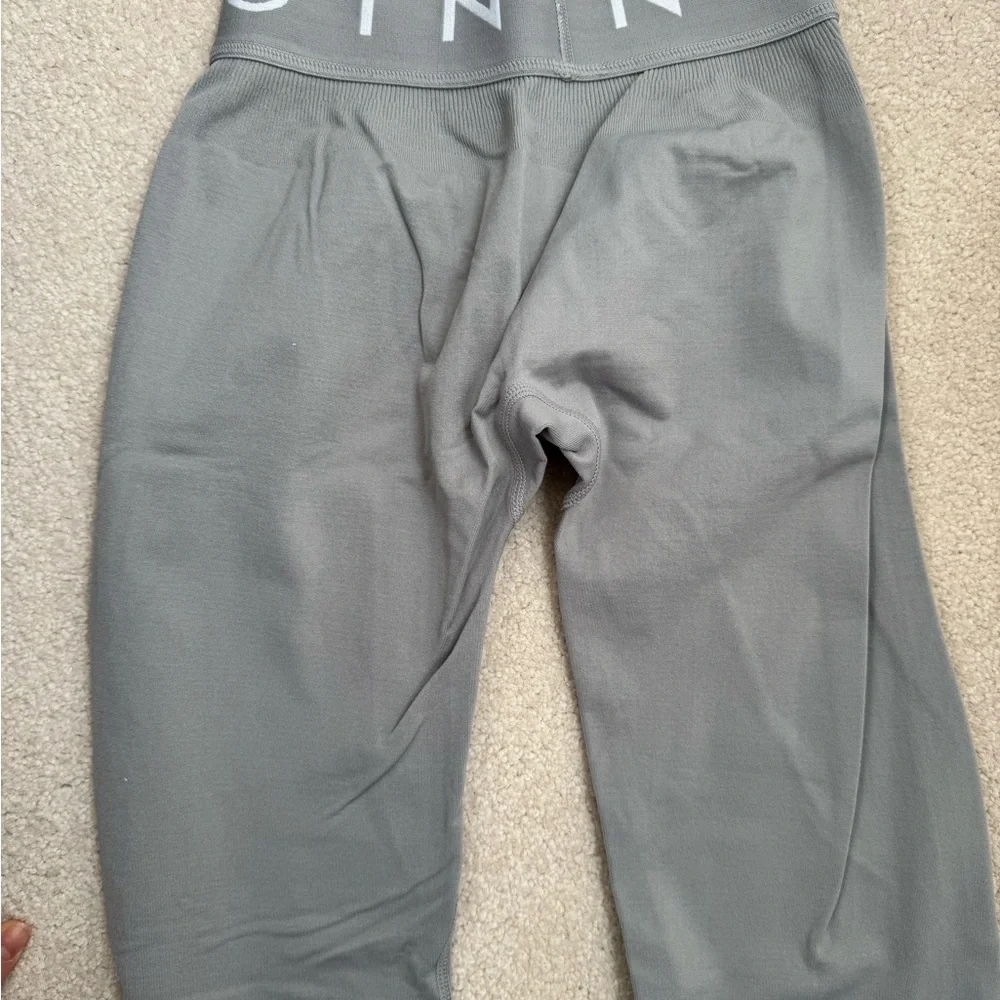 NVGTN Gray Leggings - Picture 4 of 4